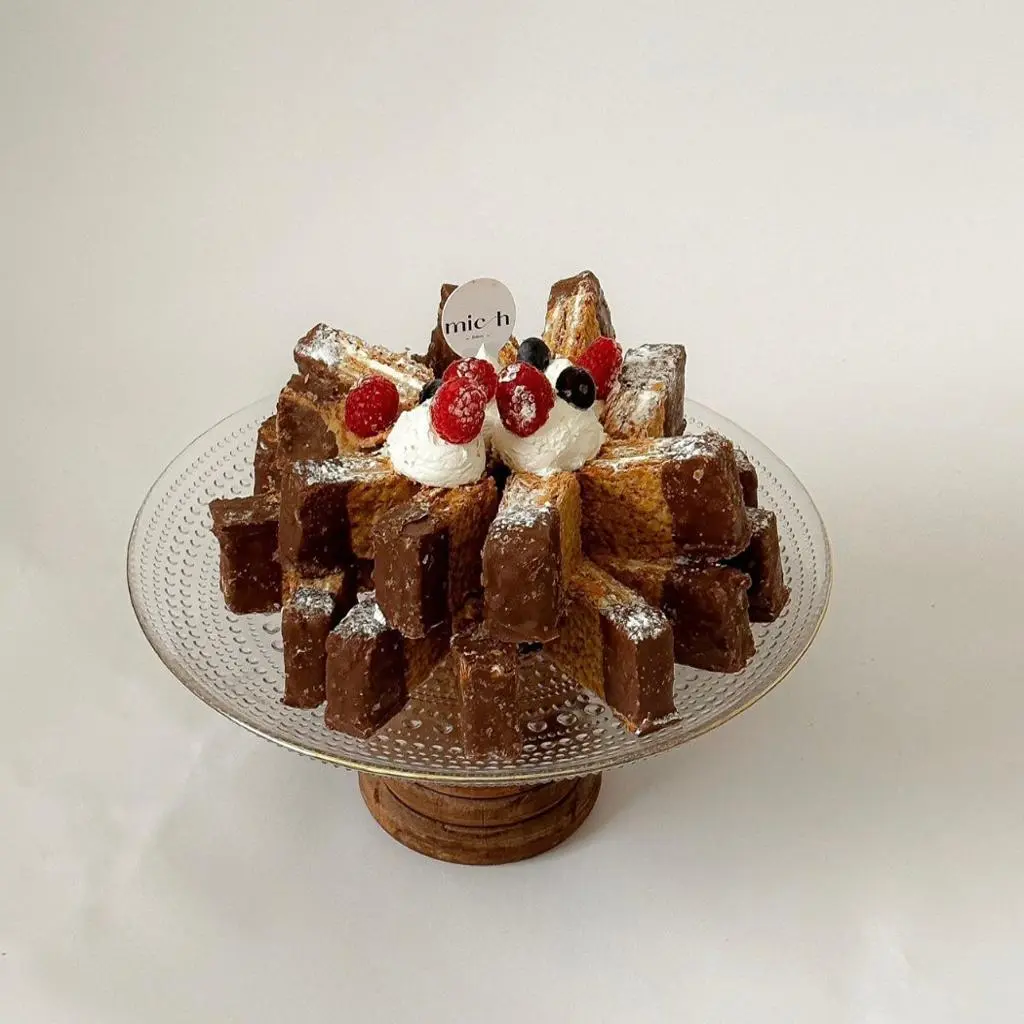 Pyramid-shaped Millefeuille